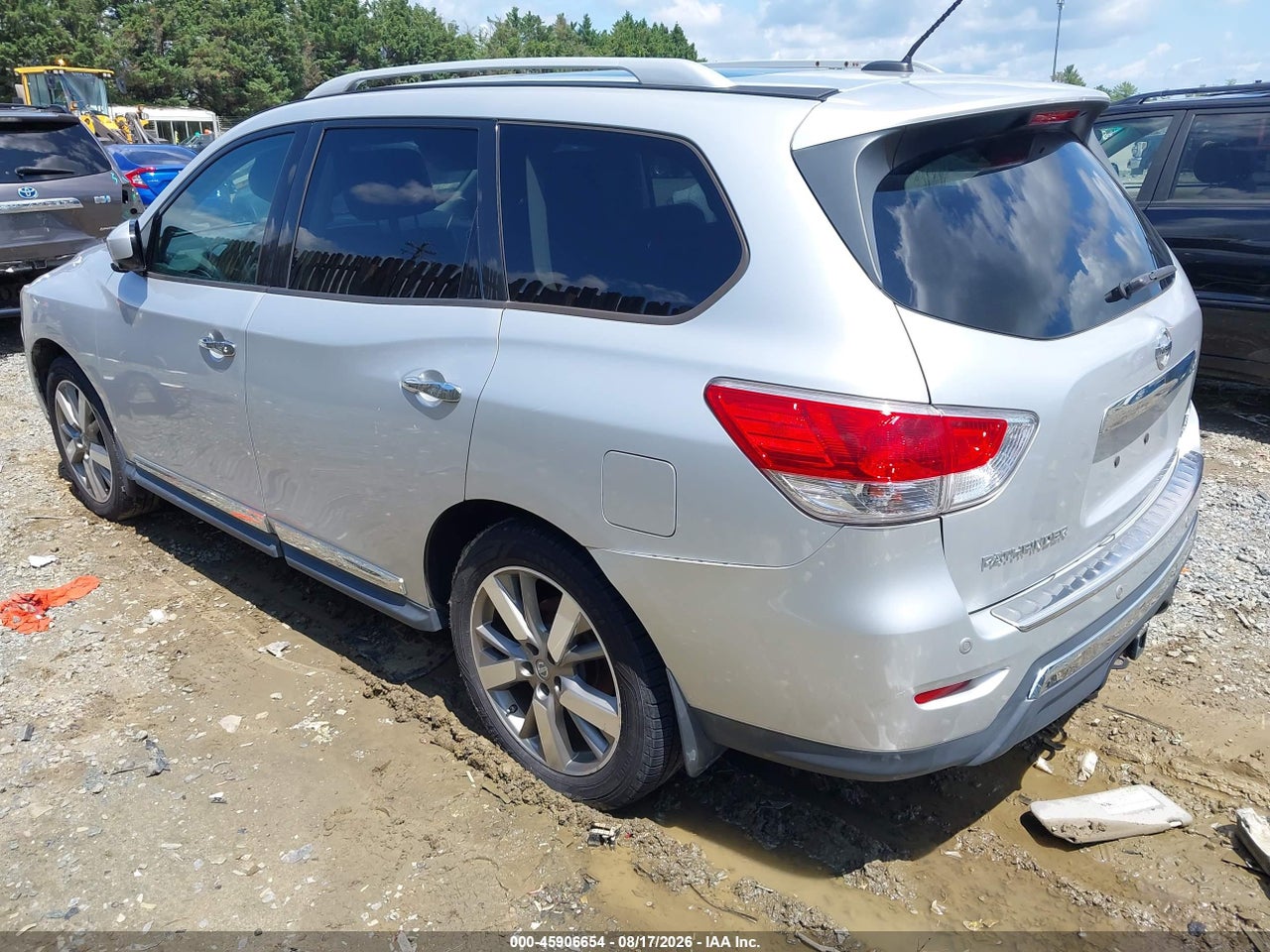 2013 NISSAN PATHFINDER PLATINUM · 3/11