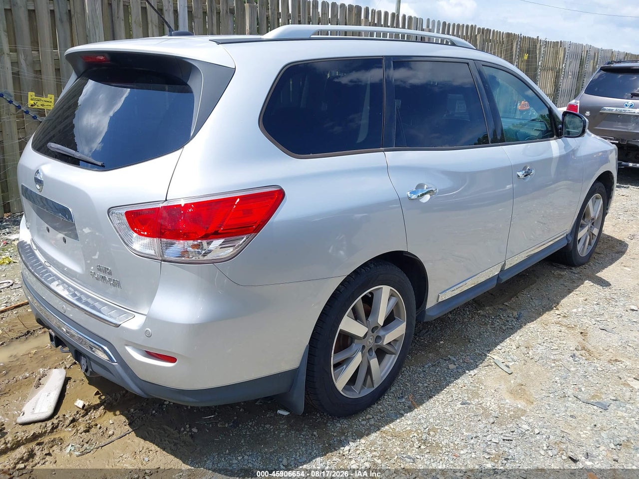 2013 NISSAN PATHFINDER PLATINUM · 4/11