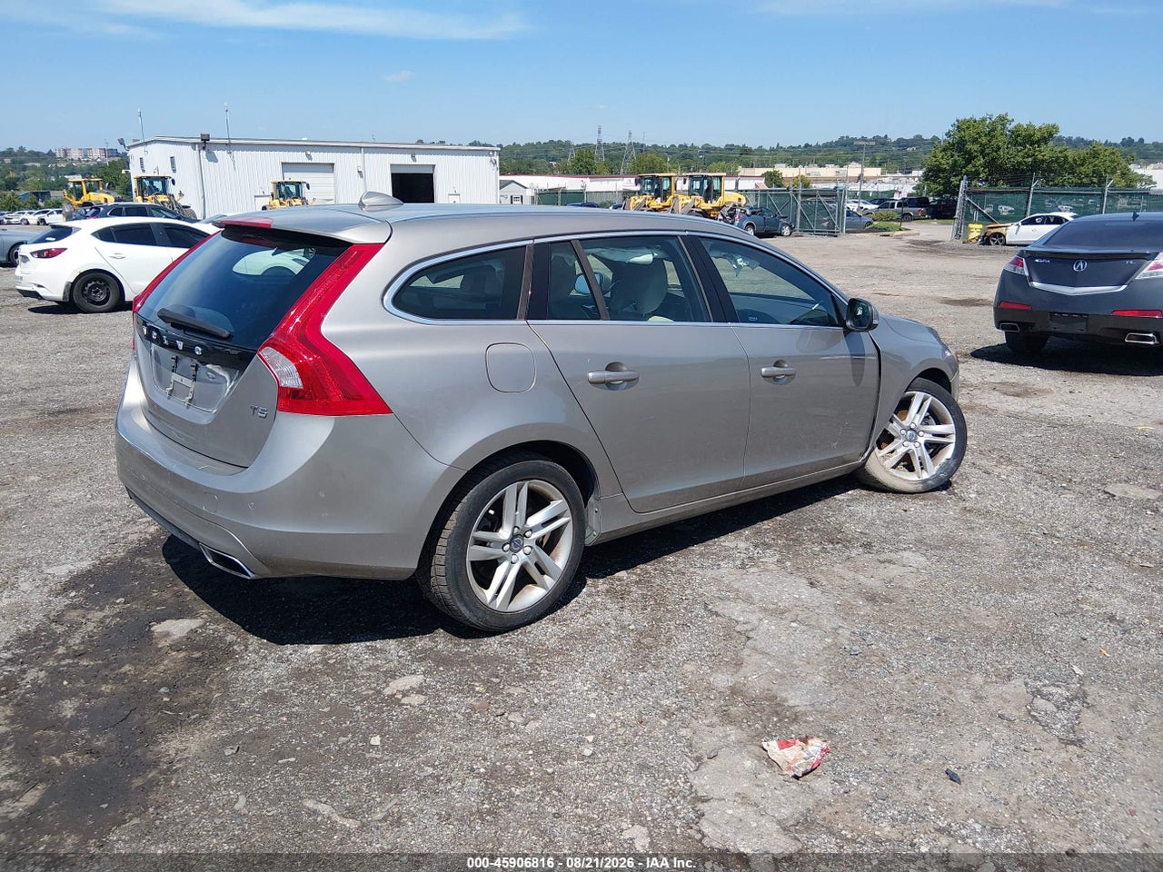 2015 VOLVO V60 T5 PREMIER · 4/11