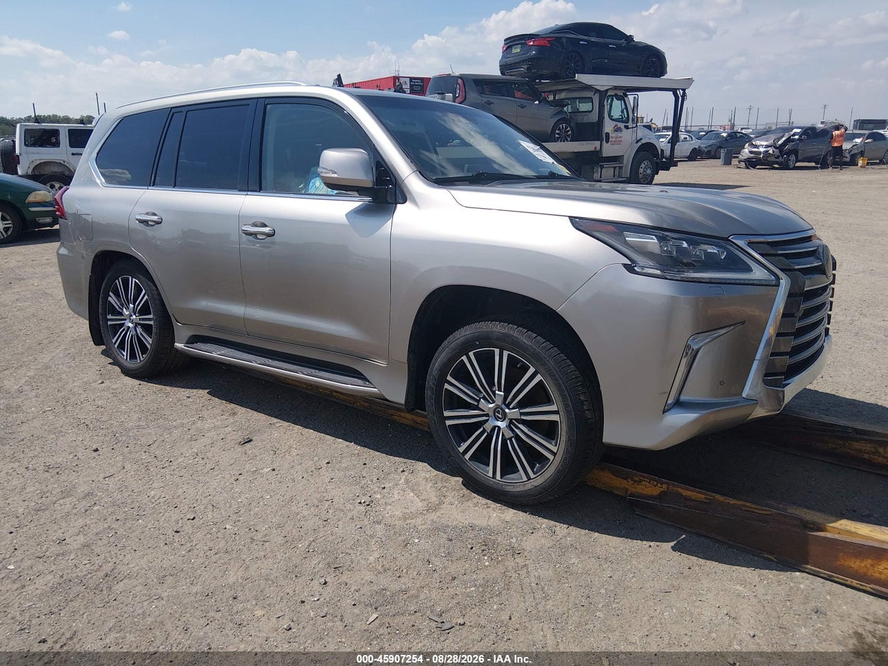 JTJHY7AXXJ4****** · 2018 LEXUS LX 570 THREE-ROW