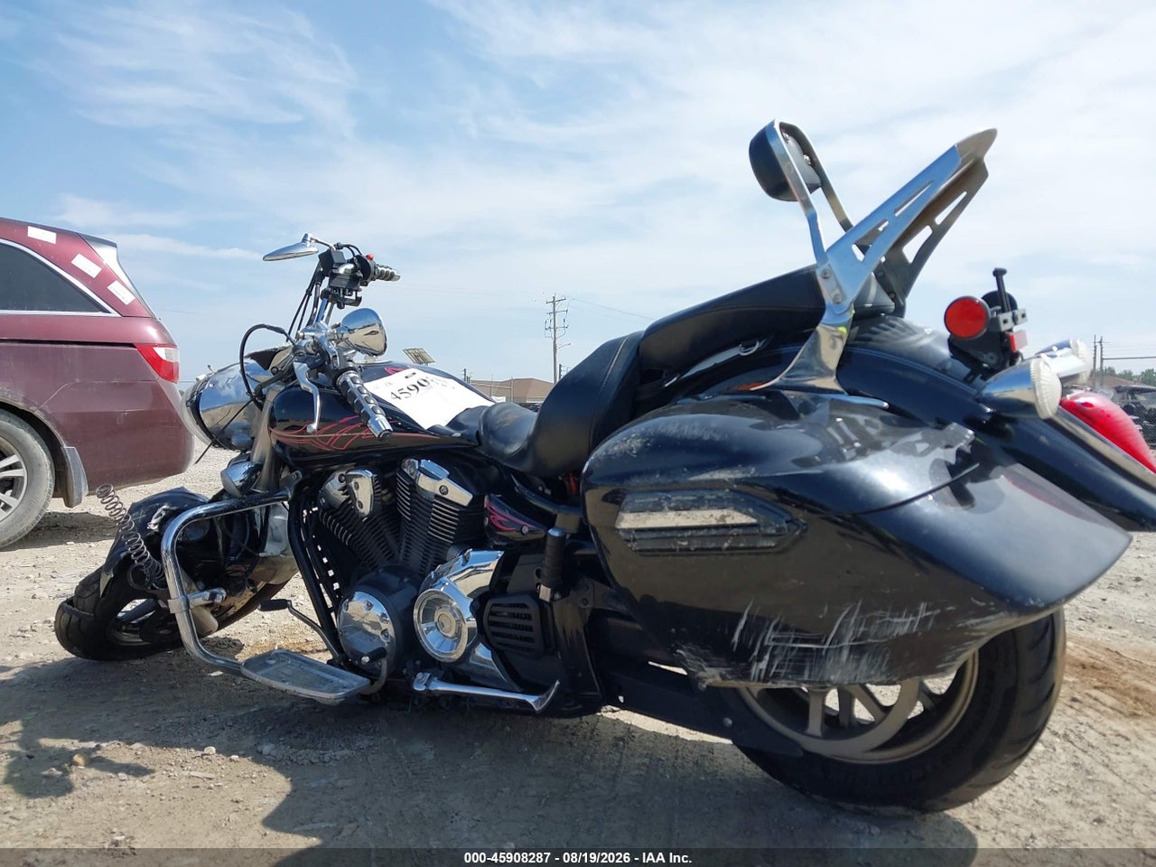 2015 YAMAHA XVS1300 CT/CTB · 3/11