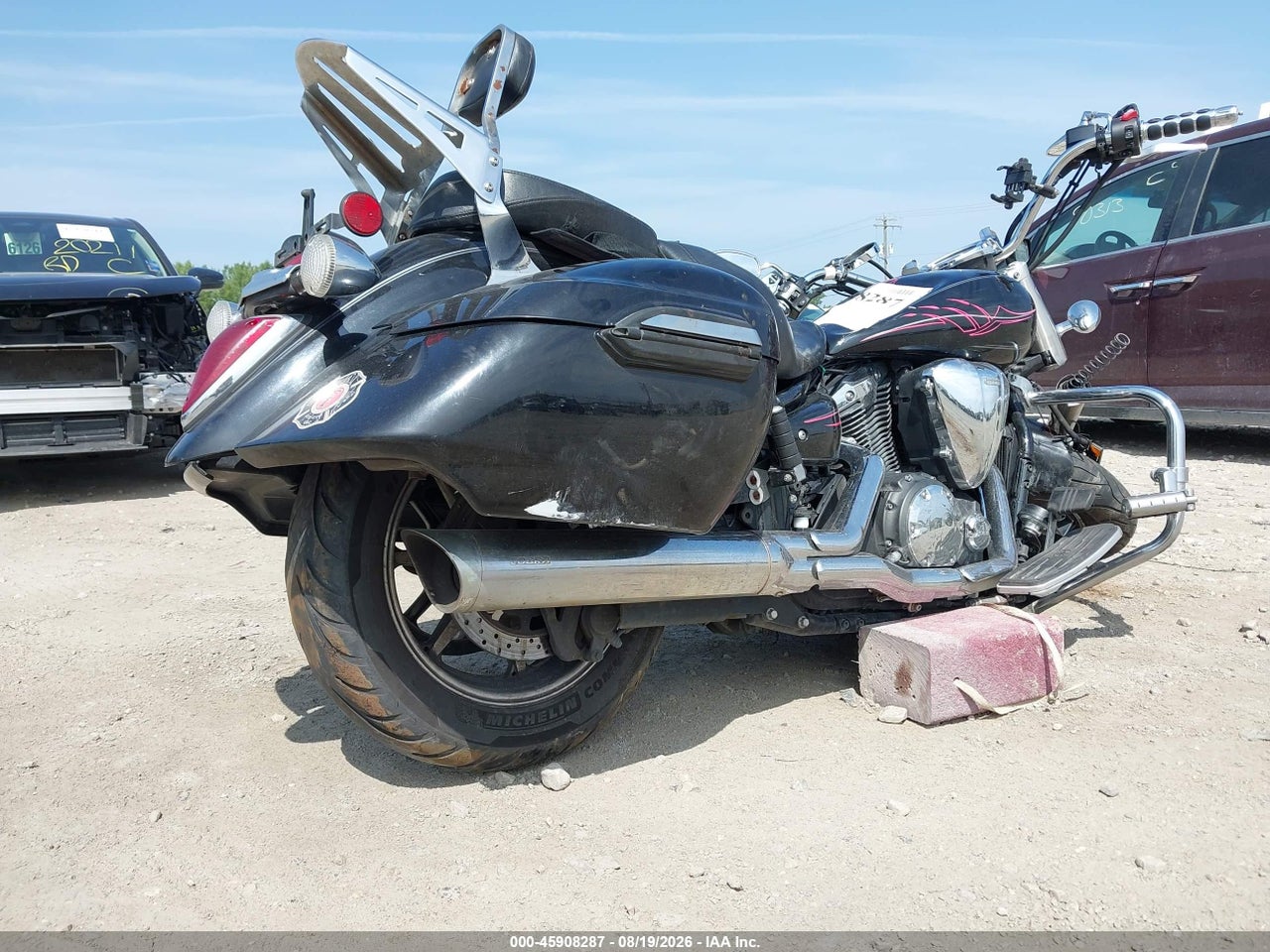 2015 YAMAHA XVS1300 CT/CTB · 4/11