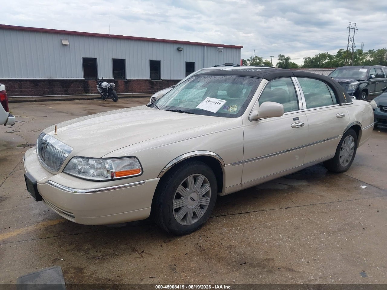 2003 LINCOLN TOWN CAR CARTIER · 2/2