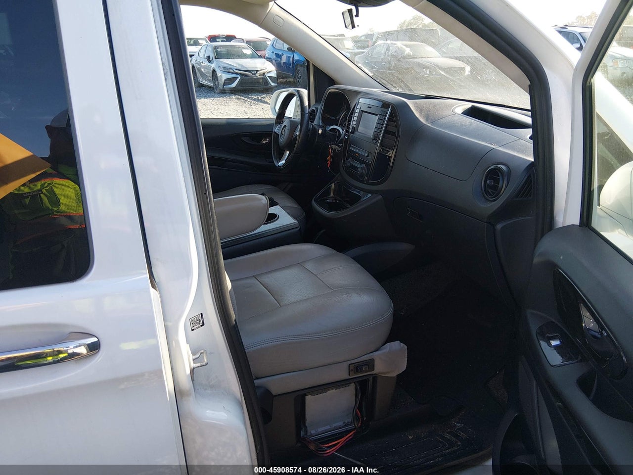 2016 MERCEDES-BENZ METRIS · 5/11