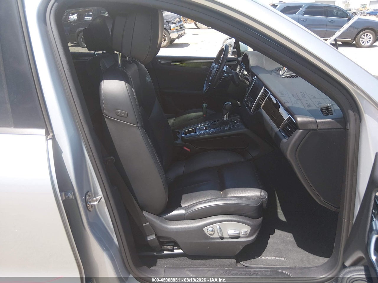 2018 PORSCHE MACAN   · 5/11