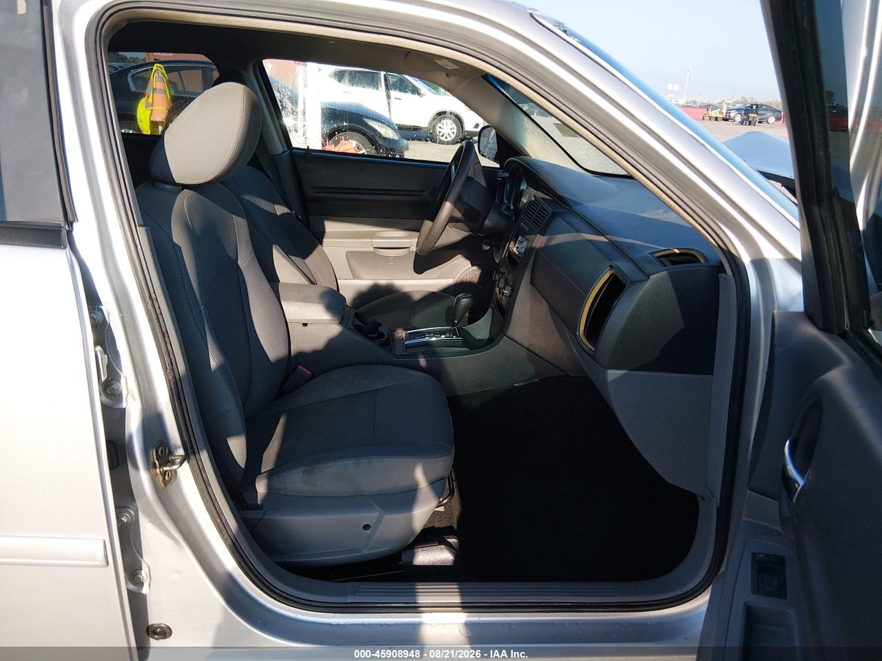 2005 DODGE MAGNUM SE · 5/11