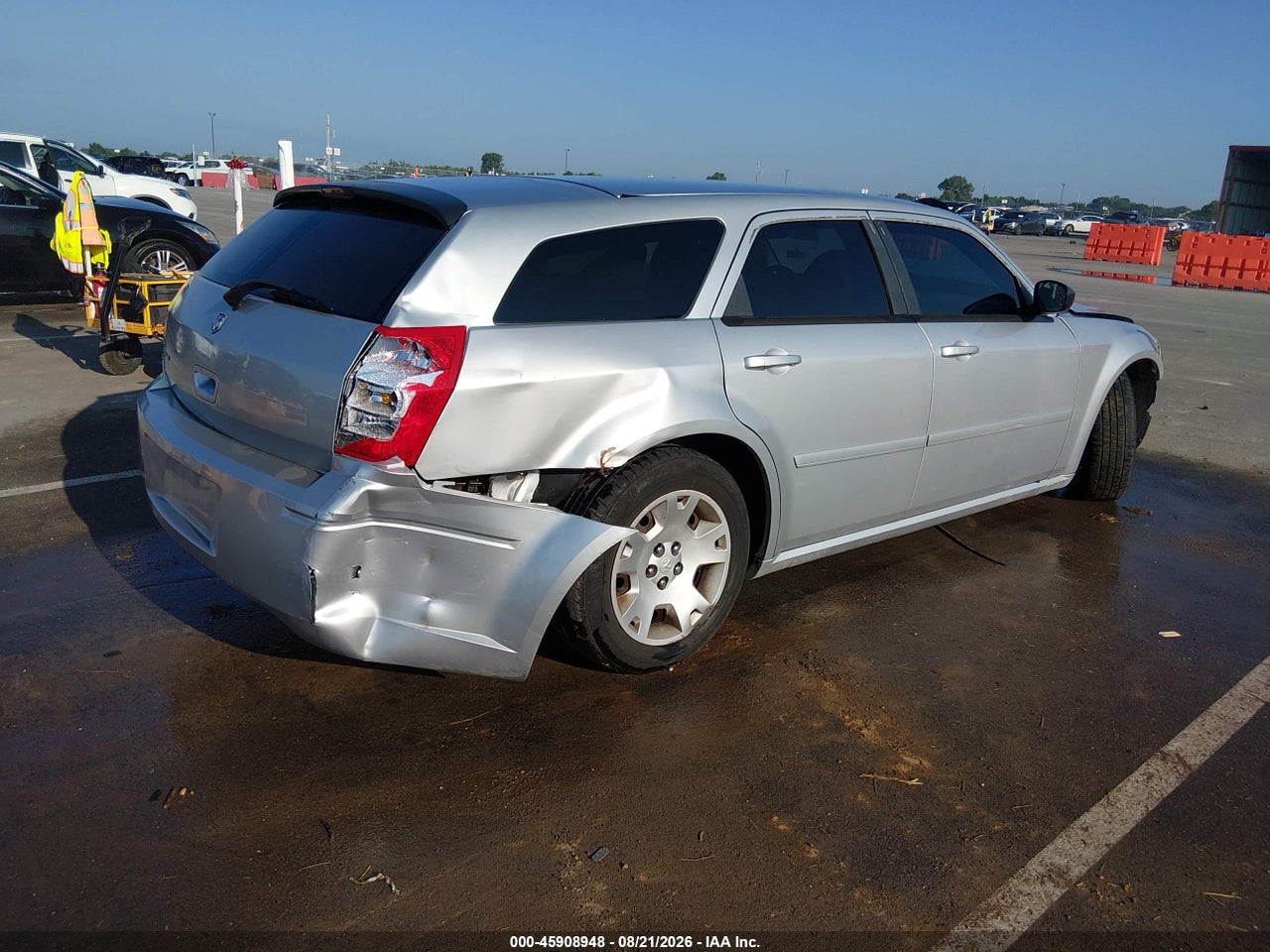 2005 DODGE MAGNUM SE · 4/11