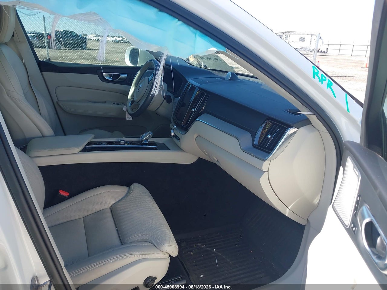 2023 VOLVO XC60 B5 ULTIMATE BRIGHT THEME · 5/11