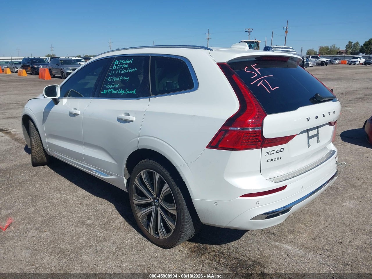 2023 VOLVO XC60 B5 ULTIMATE BRIGHT THEME · 3/11