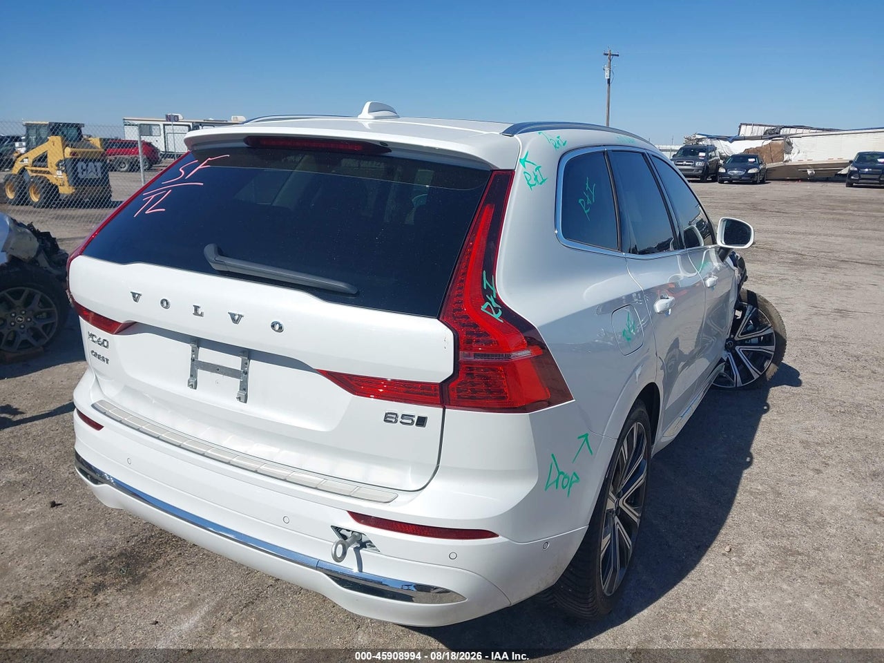 2023 VOLVO XC60 B5 ULTIMATE BRIGHT THEME · 4/11