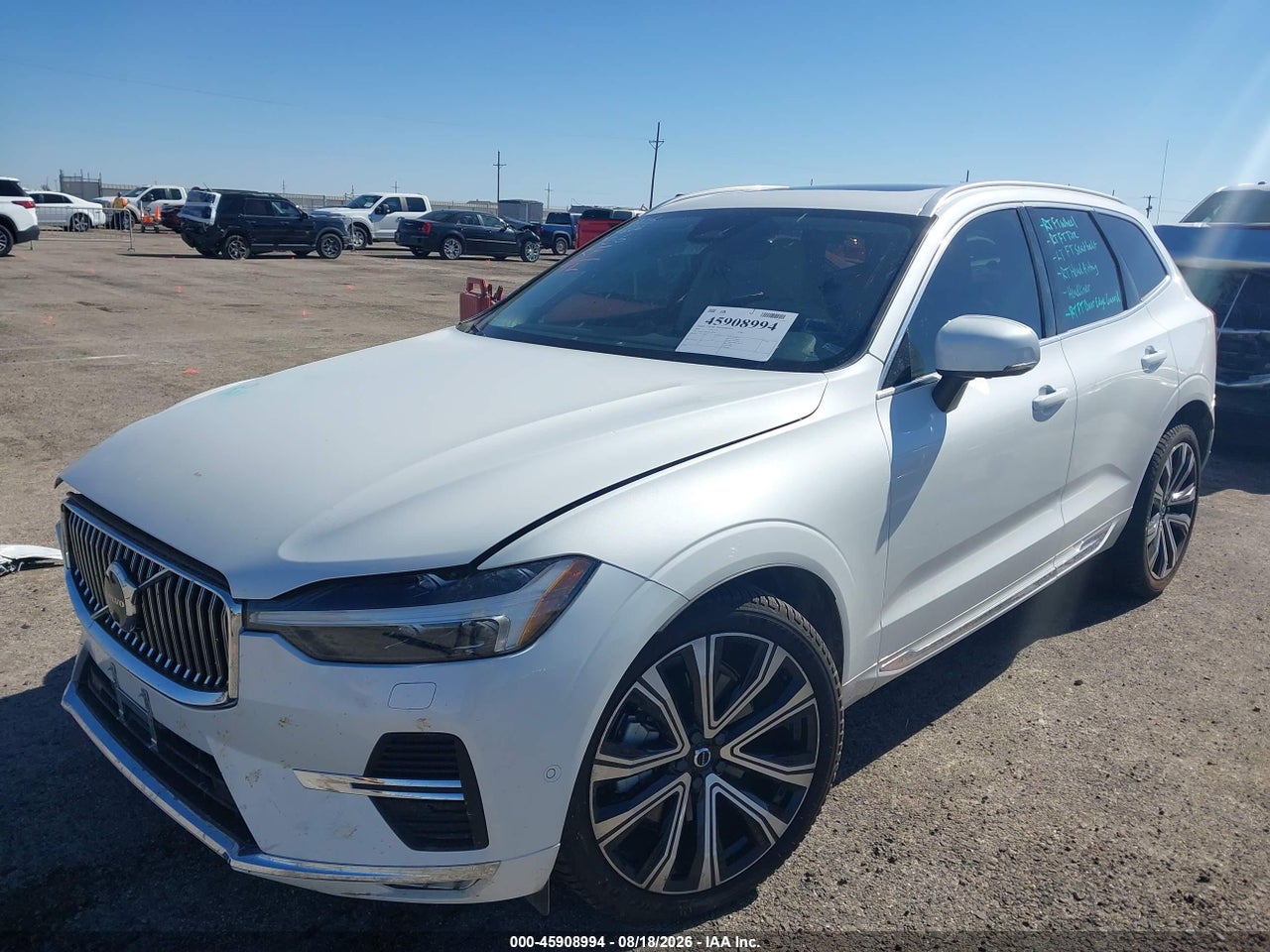 2023 VOLVO XC60 B5 ULTIMATE BRIGHT THEME · 2/11