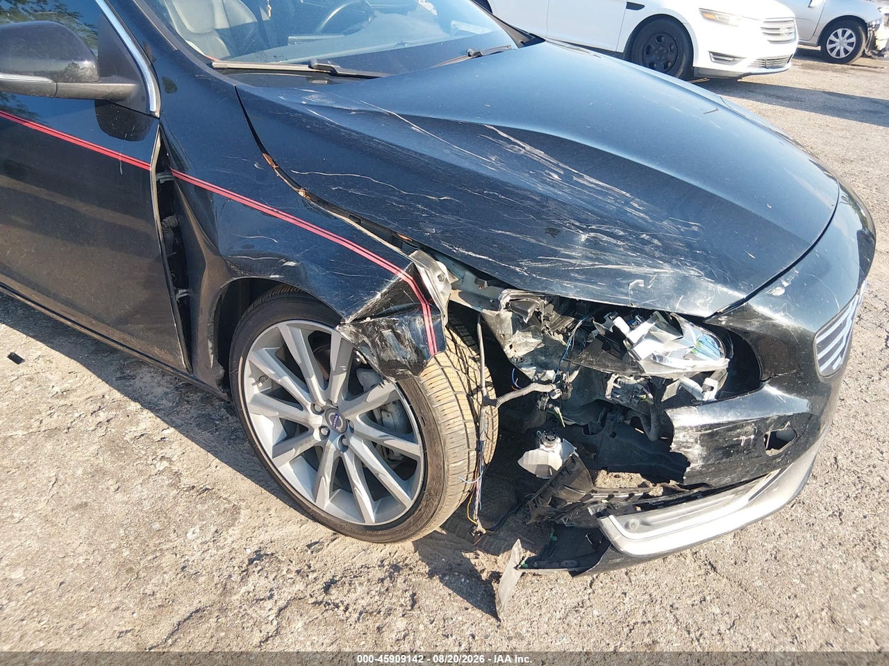 2015 VOLVO S60 T6 · 6/11
