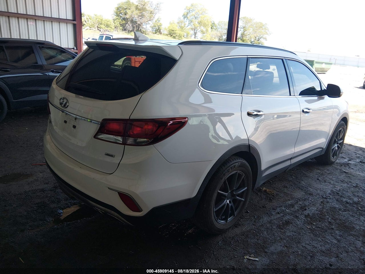 2017 HYUNDAI SANTA FE SE · 4/11