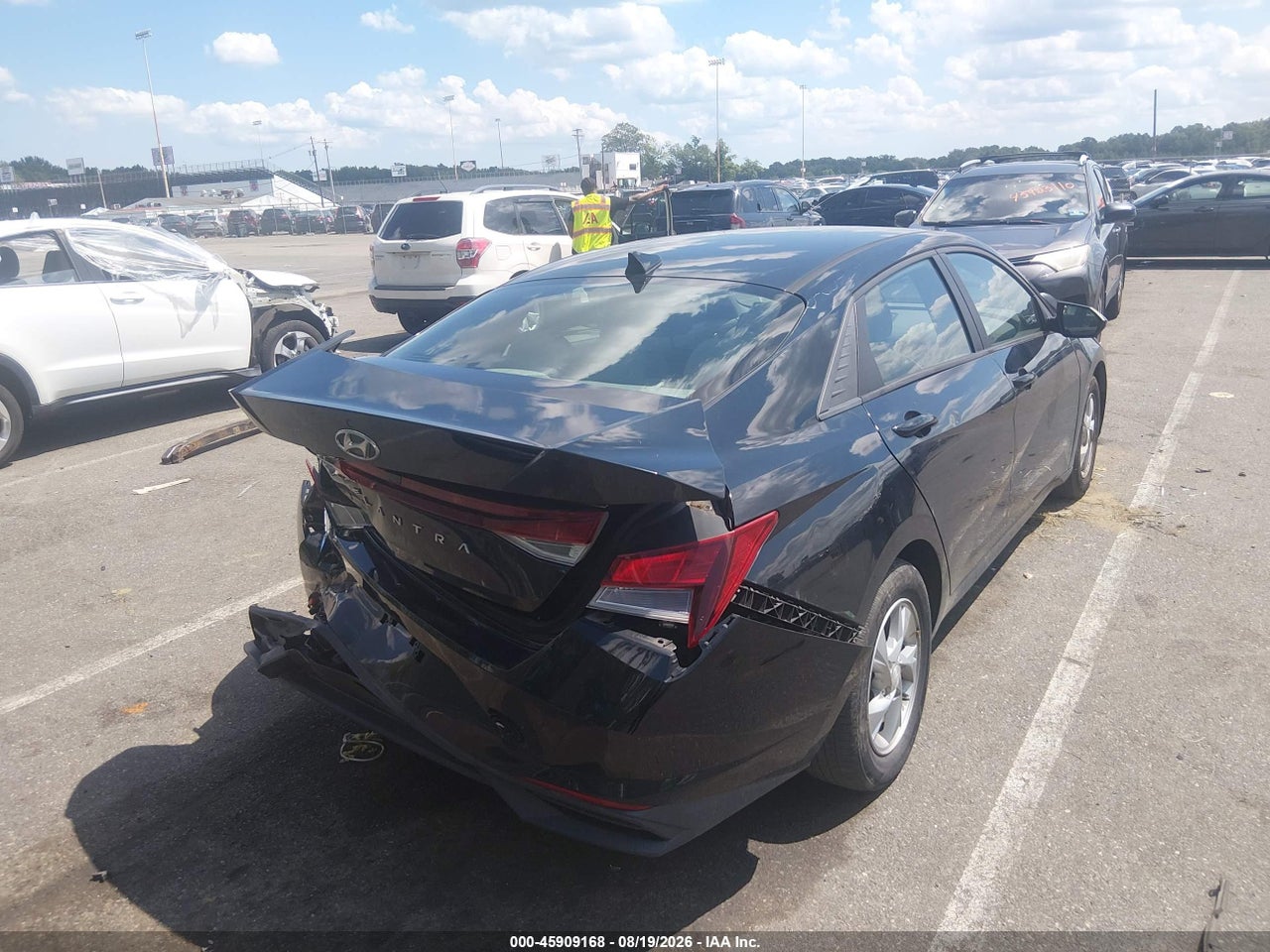 2021 HYUNDAI ELANTRA SE · 4/11