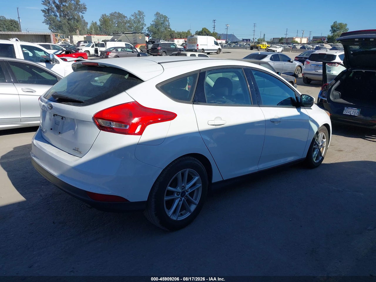 2016 FORD FOCUS SE · 4/11