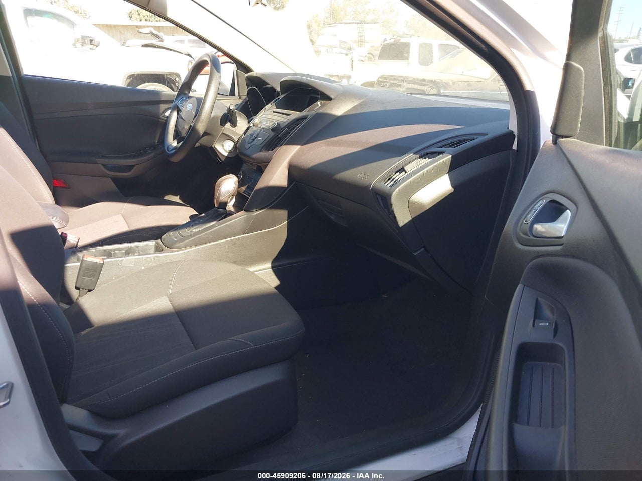2016 FORD FOCUS SE · 5/11