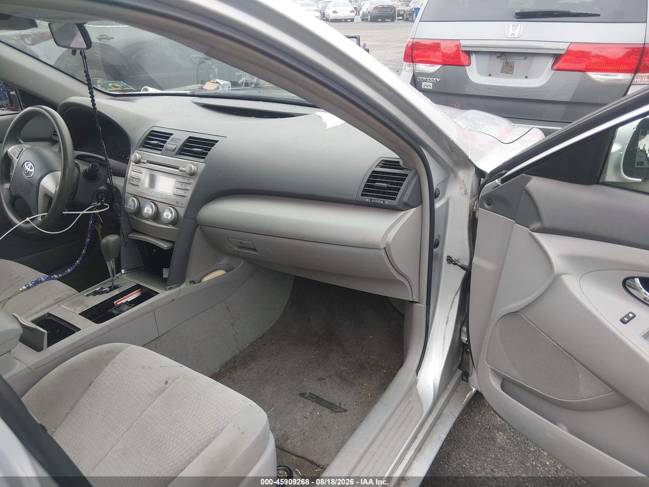 2011 TOYOTA CAMRY LE · 5/11