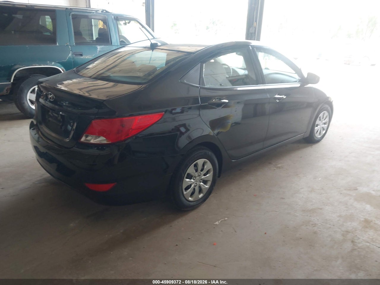 2017 HYUNDAI ACCENT SE · 4/10