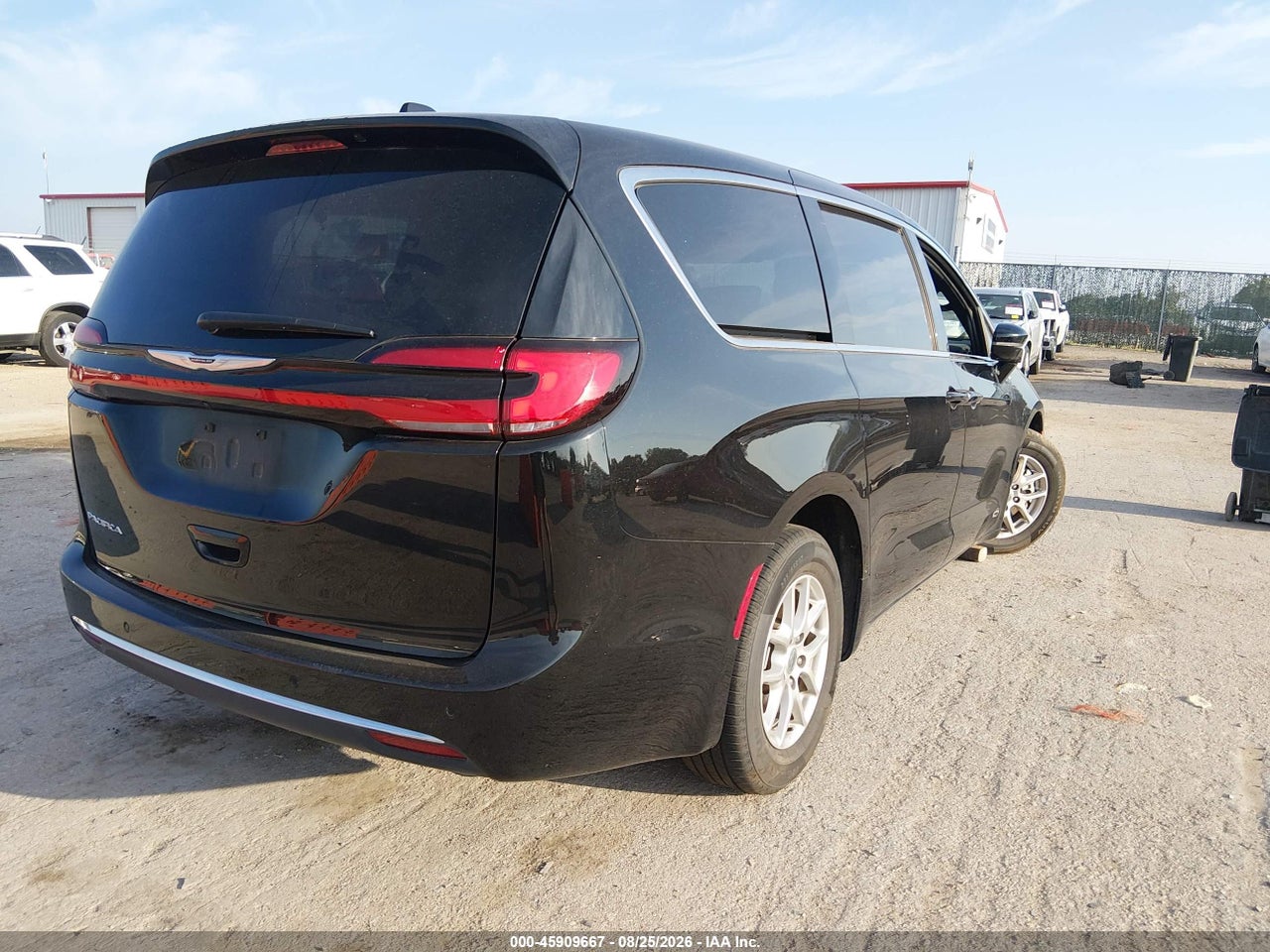 2025 CHRYSLER PACIFICA SELECT · 4/11