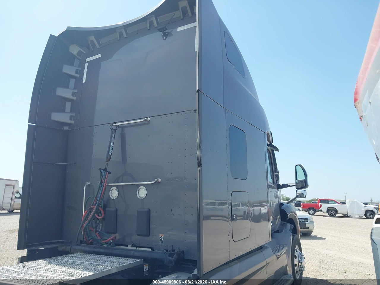 1XPBDP9X9PD****** · 2023 PETERBILT 579 · 4/4