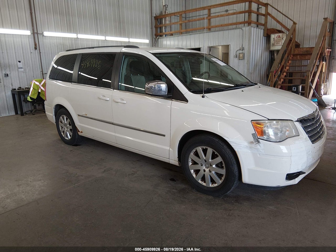 2A4RR8DX5AR****** · 2010 CHRYSLER TOWN &amp; COUNTRY TOURING PLUS