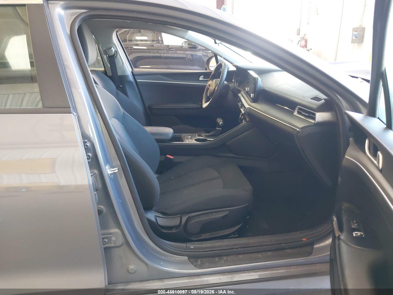 2022 KIA K5 LXS · 5/10