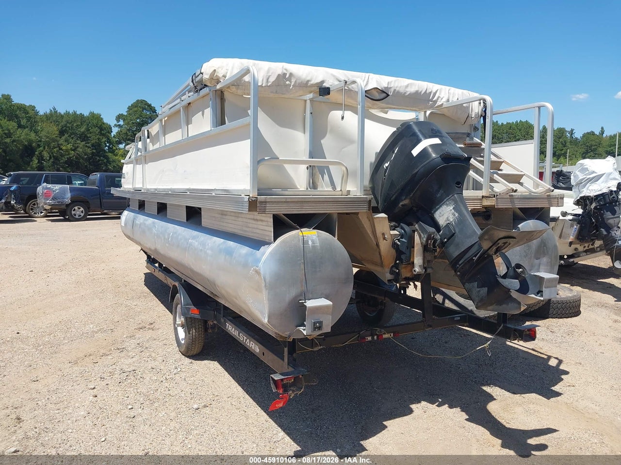 2003 TRACKER PARTY BARGE · 6/10