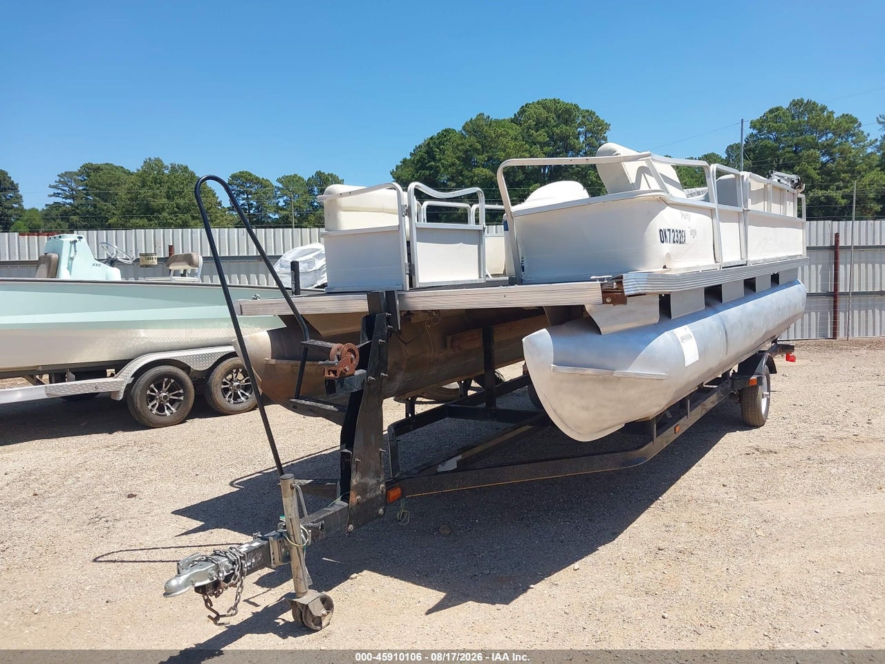 2003 TRACKER PARTY BARGE · 2/10