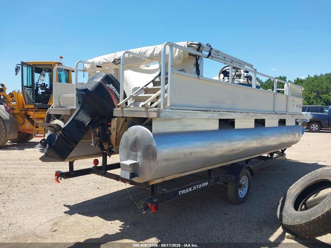2003 TRACKER PARTY BARGE · 4/10