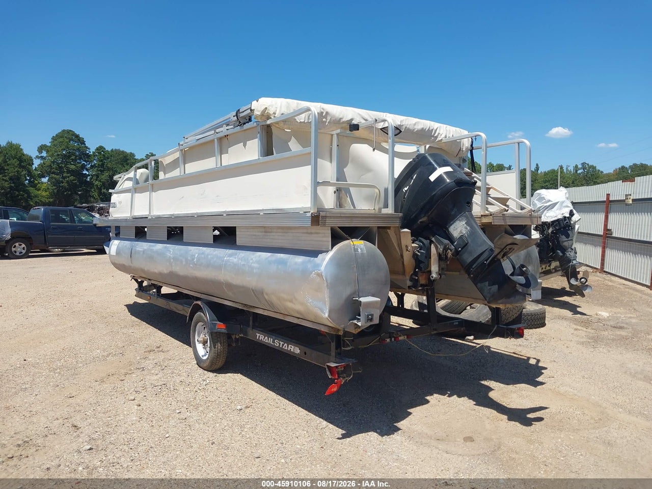 2003 TRACKER PARTY BARGE · 3/10