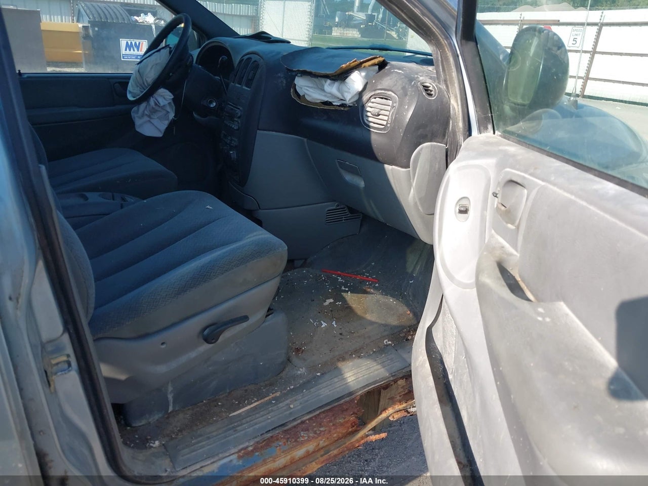 2004 DODGE GRAND CARAVAN SXT · 5/11