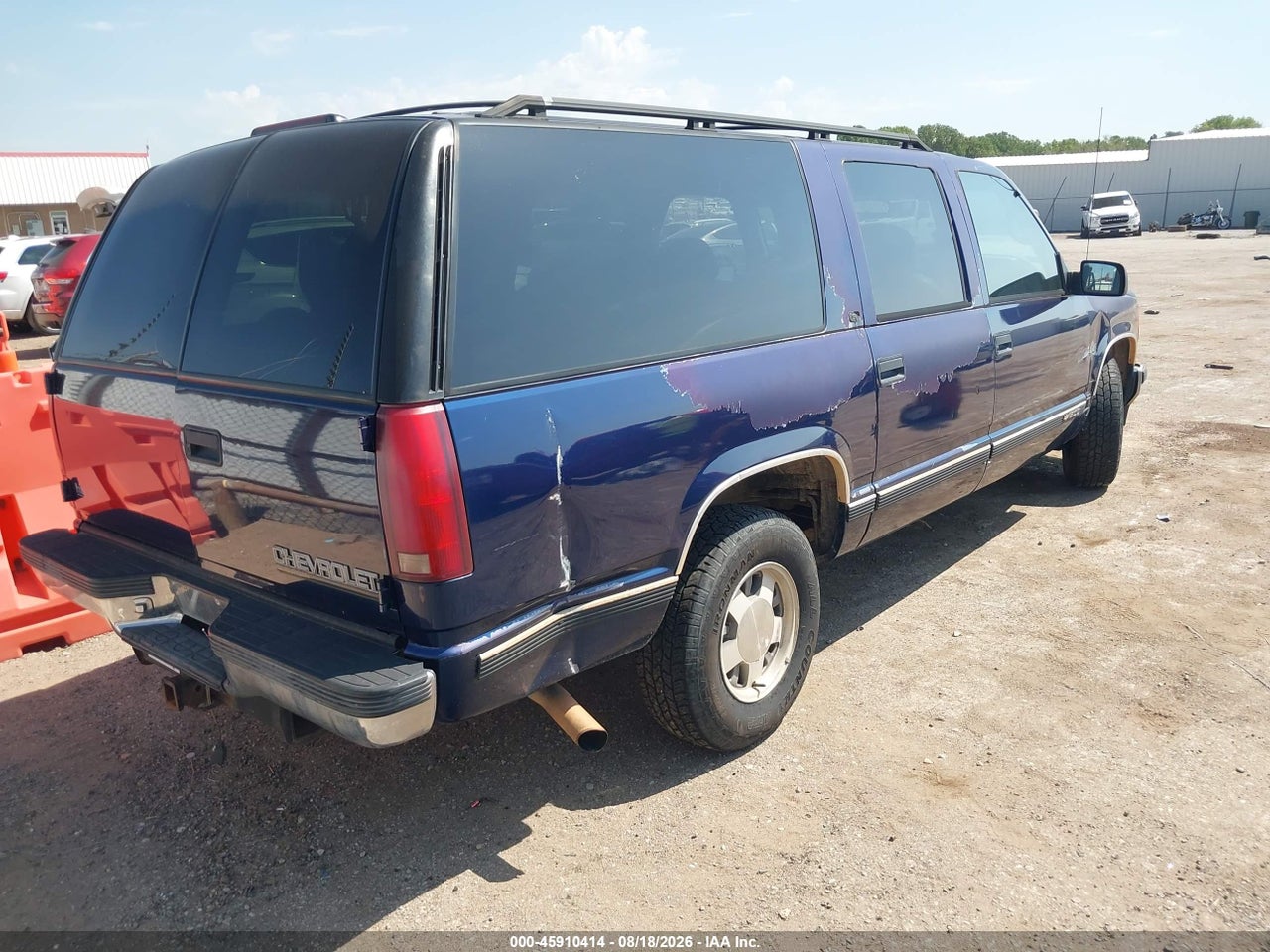 1999 CHEVROLET SUBURBAN LT · 4/11