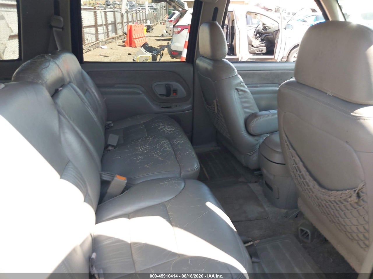 1999 CHEVROLET SUBURBAN LT · 5/11