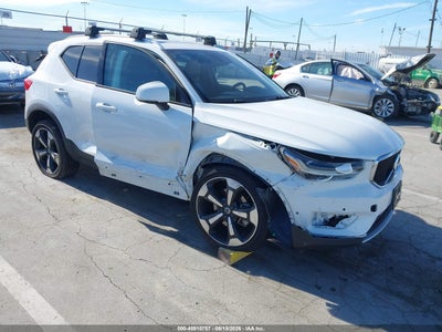 YV4162UK5K2****** · 2019 VOLVO XC40 T5 MOMENTUM