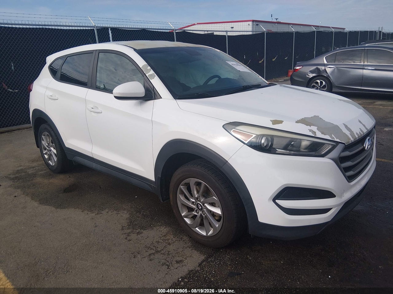 KM8J23A43JU****** · 2018 HYUNDAI TUCSON SE