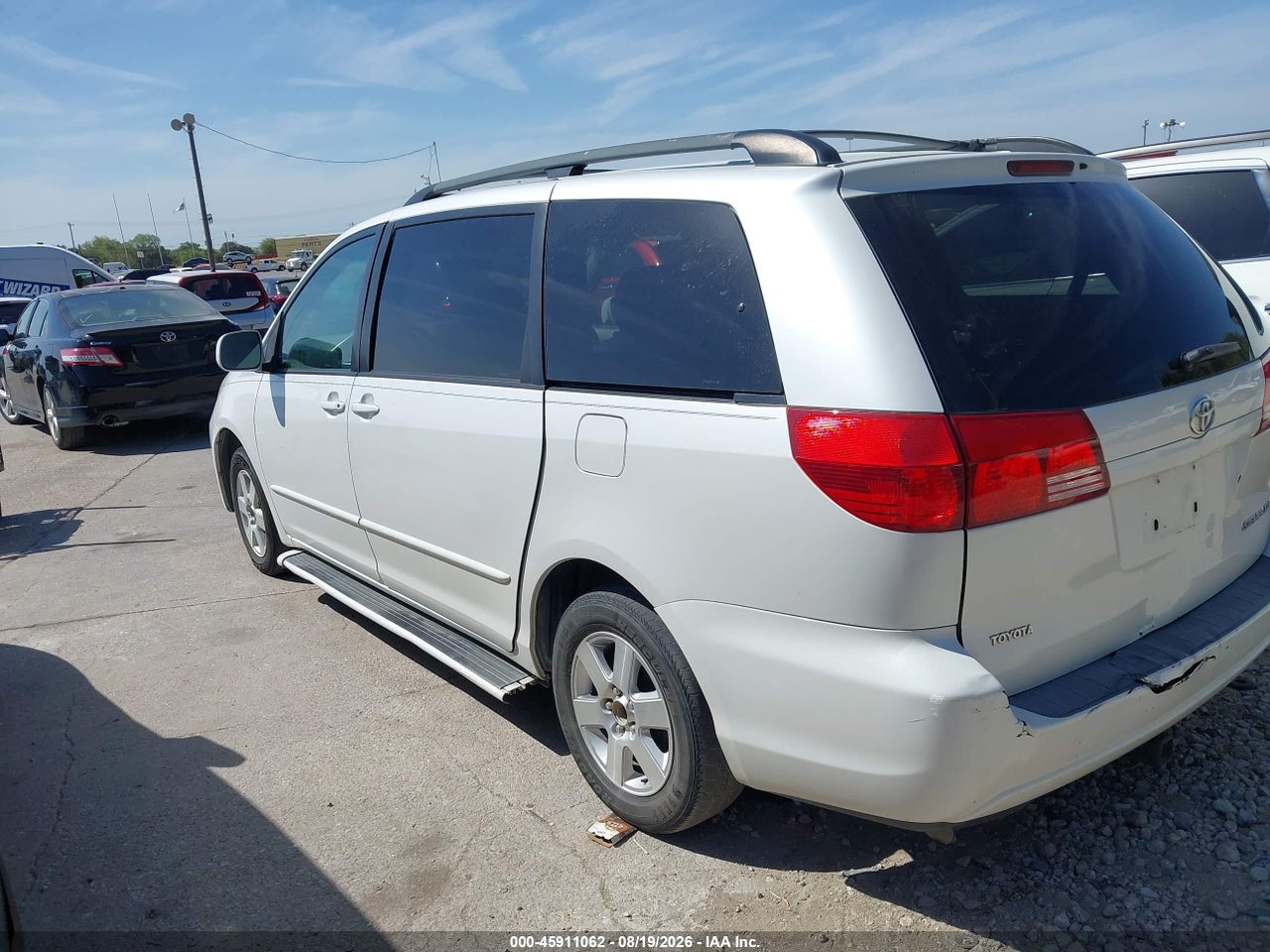 2004 TOYOTA SIENNA XLE · 3/11