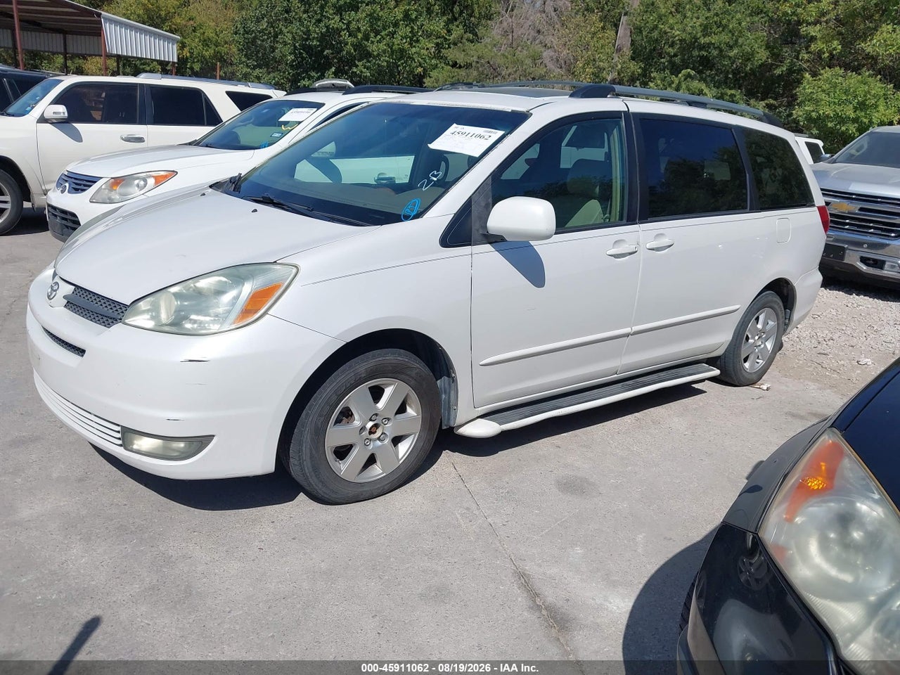 2004 TOYOTA SIENNA XLE · 2/11