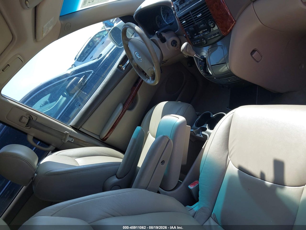 2004 TOYOTA SIENNA XLE · 5/11