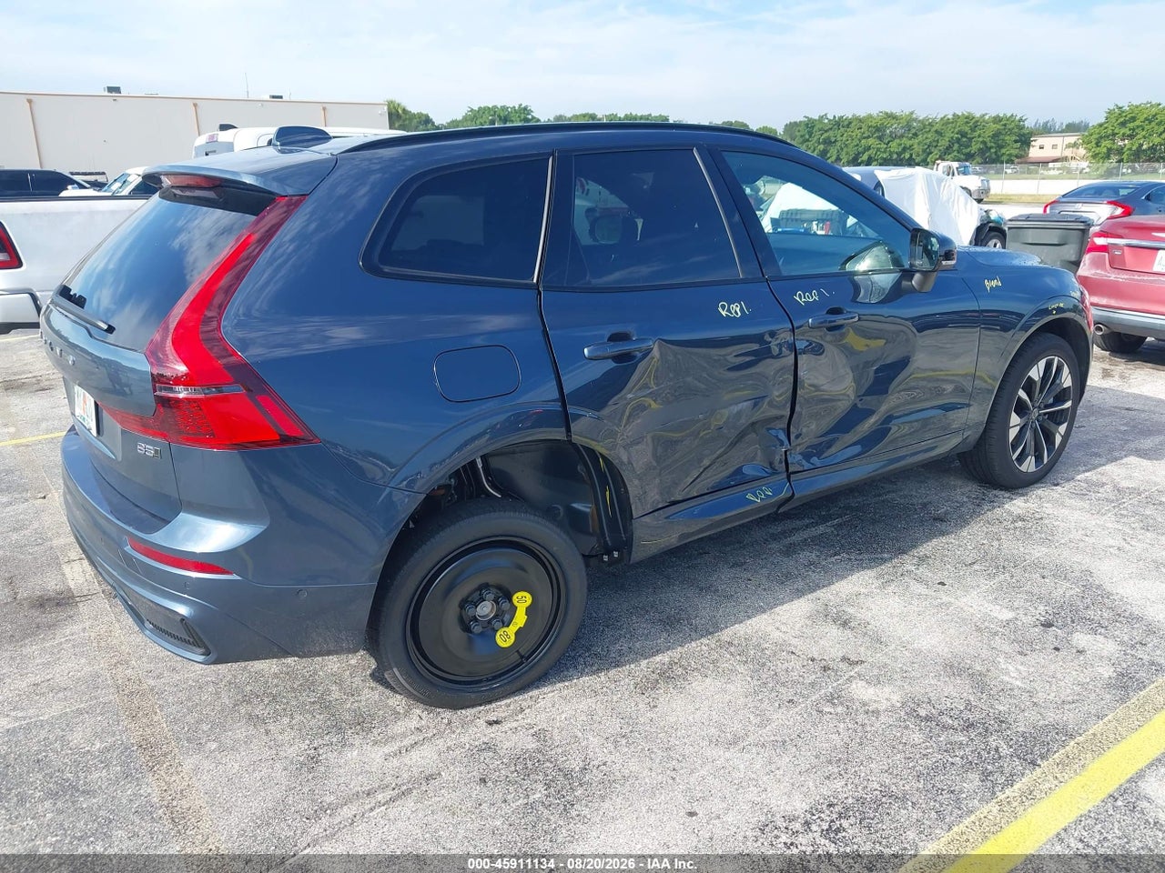 2026 VOLVO XC60 B5 PLUS · 4/11
