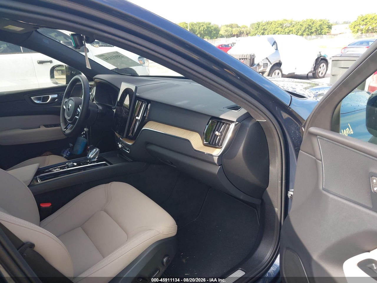 2026 VOLVO XC60 B5 PLUS · 5/11
