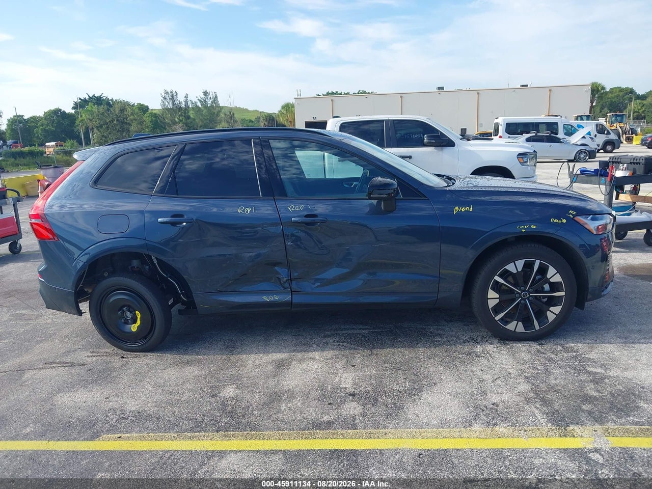2026 VOLVO XC60 B5 PLUS · 6/11