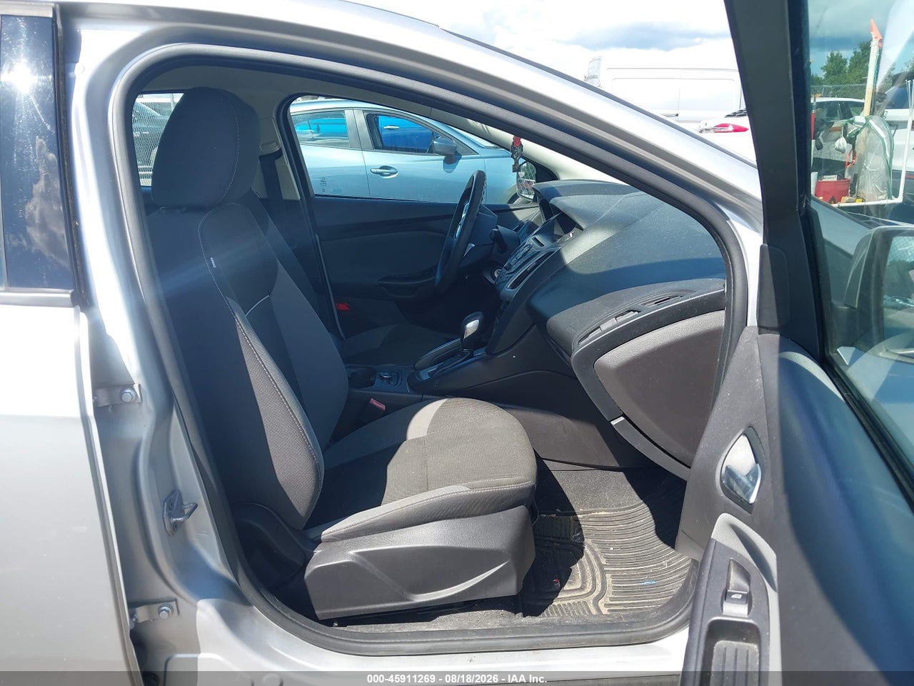 2013 FORD FOCUS SE · 5/11