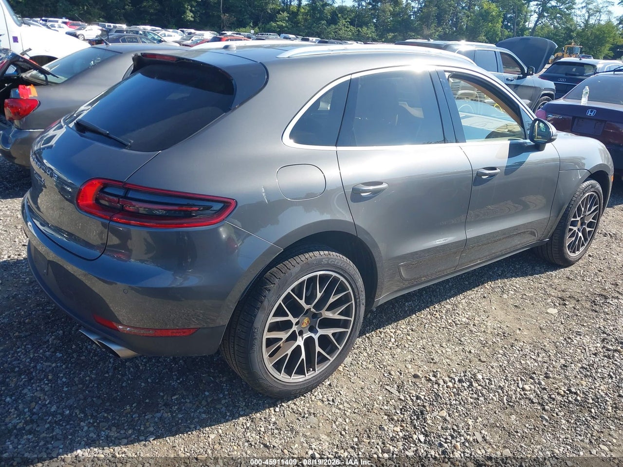 2016 PORSCHE MACAN S · 4/11