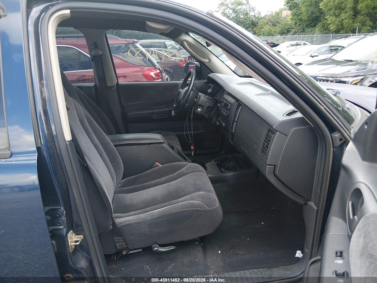 2002 DODGE DAKOTA SPORT · 5/8