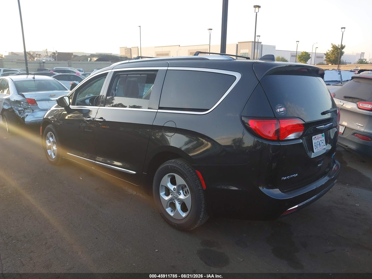 2018 CHRYSLER PACIFICA HYBRID TOURING L · 3/11