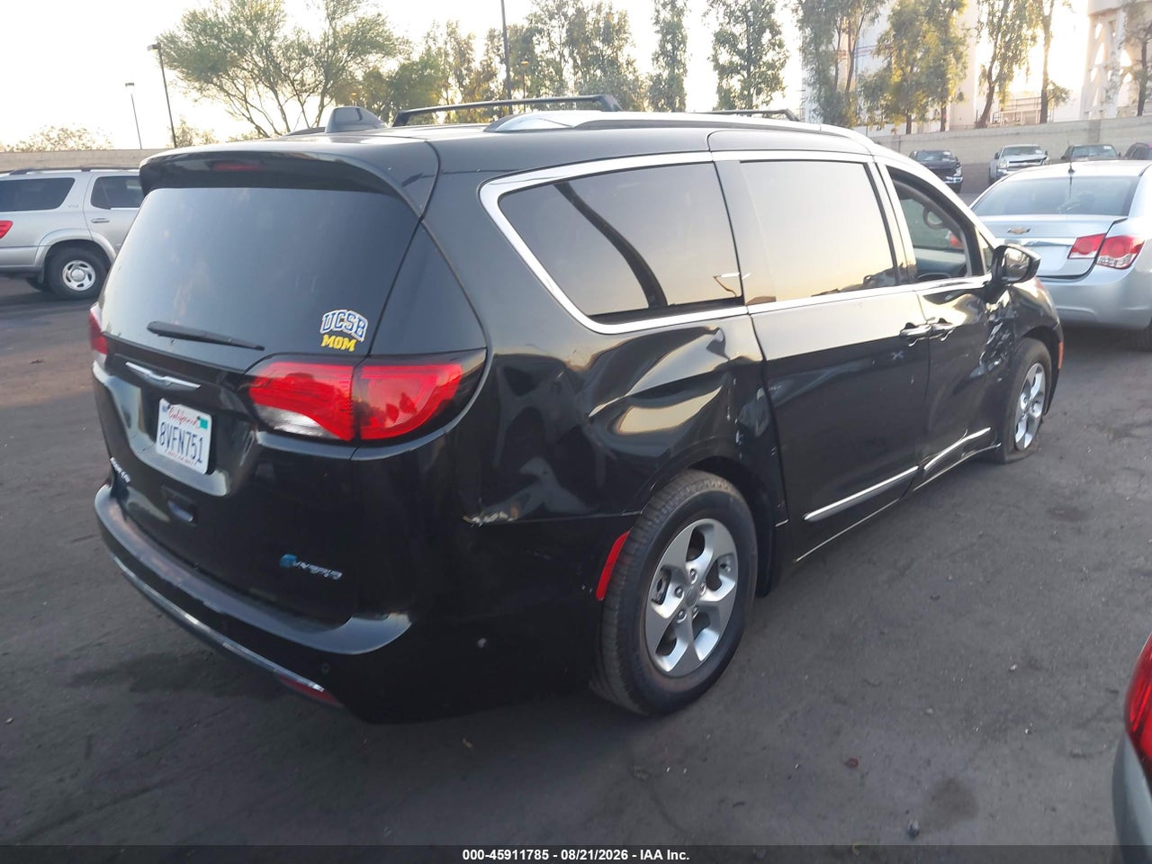 2018 CHRYSLER PACIFICA HYBRID TOURING L · 4/11