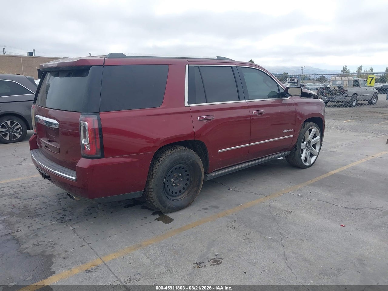 2017 GMC YUKON DENALI · 4/10