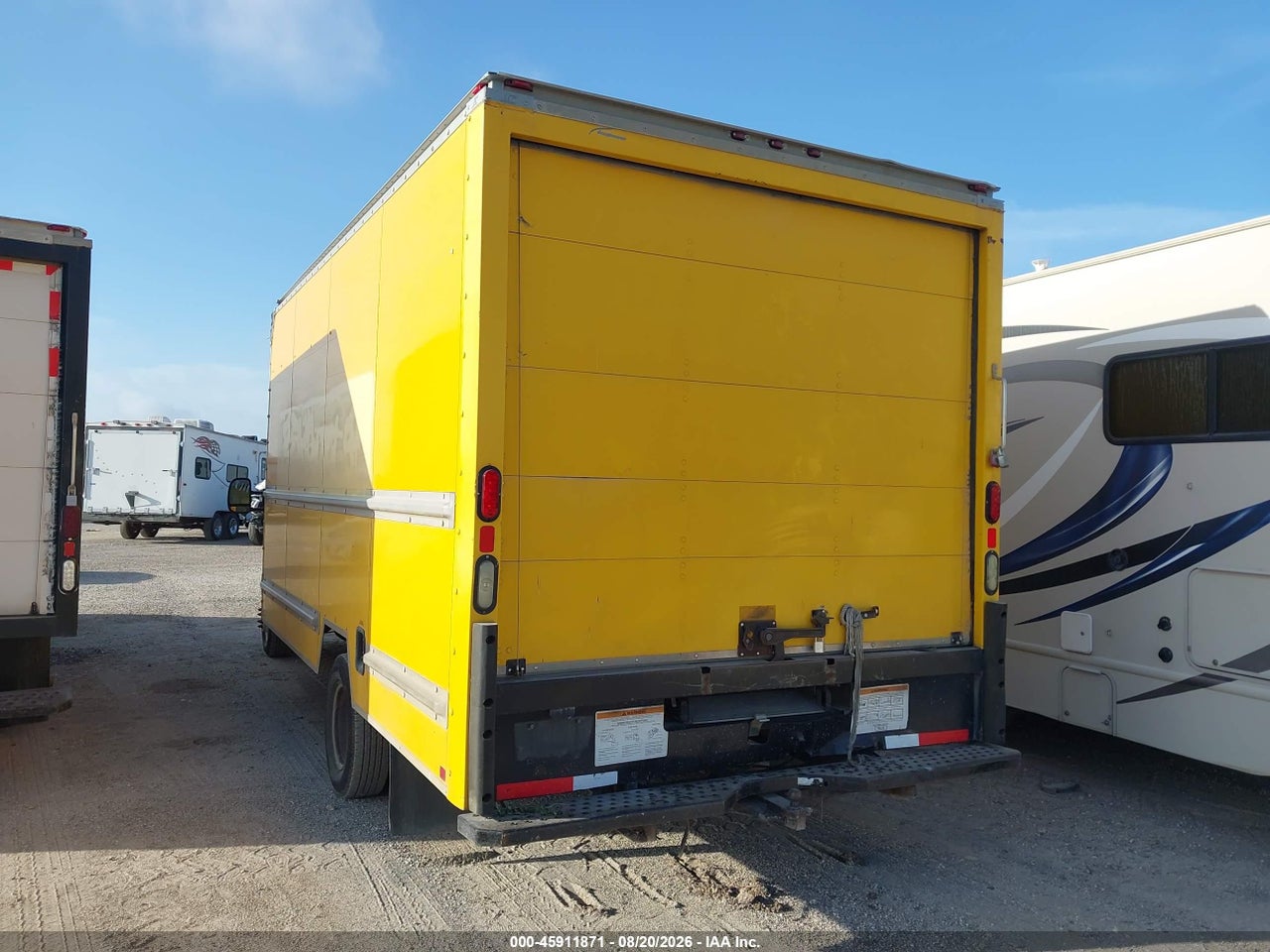 2011 FORD E-350 CUTAWAY   · 3/4