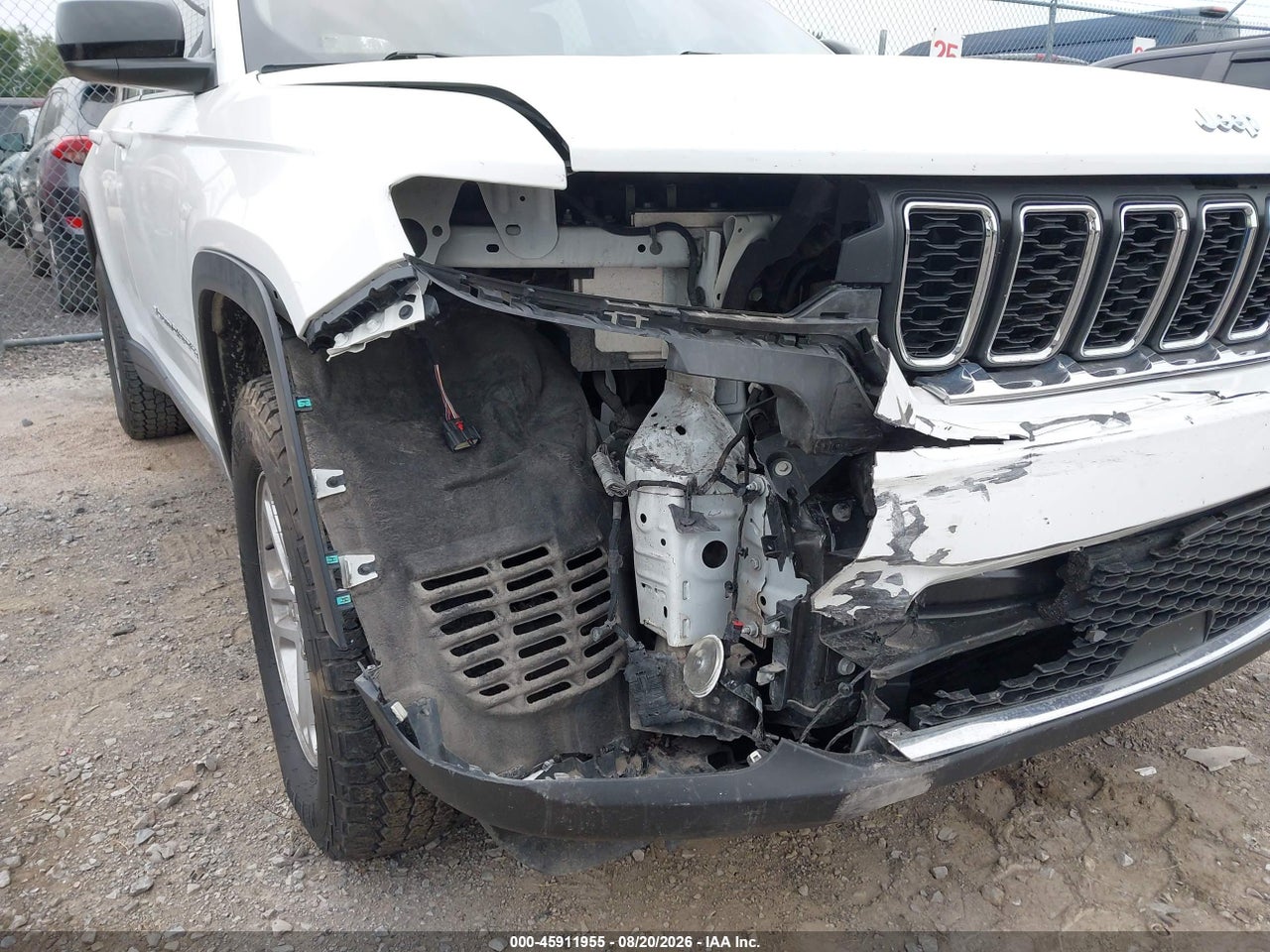 2023 JEEP GRAND CHEROKEE LAREDO 4X4 · 6/11