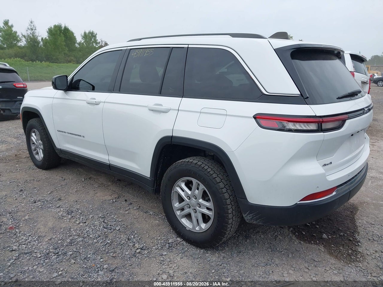 2023 JEEP GRAND CHEROKEE LAREDO 4X4 · 3/11